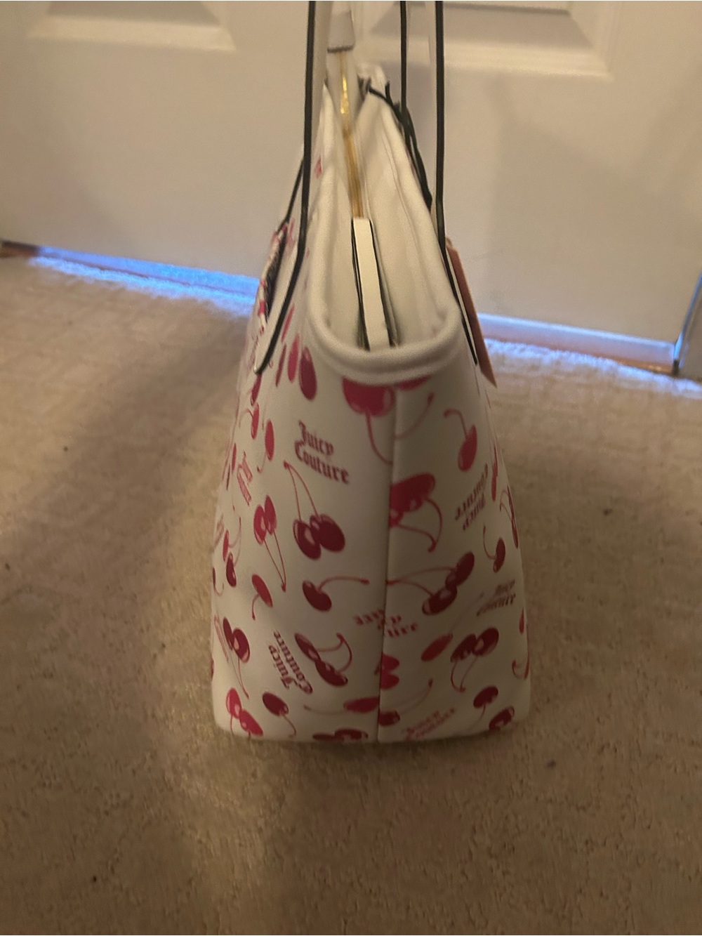 NWT white JUICY COUTURE tote bag with cherry 🍒 print. - Picture 15 of 16